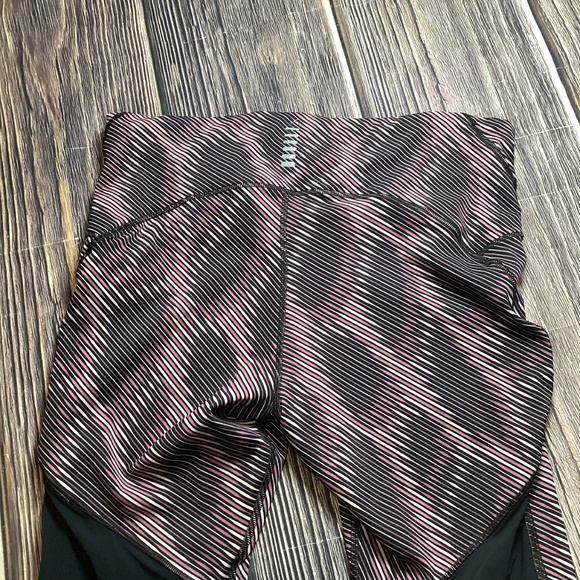 Under Armour Pants - 314. Under Armour White & Pink Athletic Leggings EUC Size XL